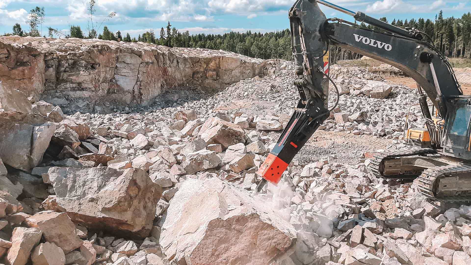 Фотография гидромолота Hammermaster HM на добыче