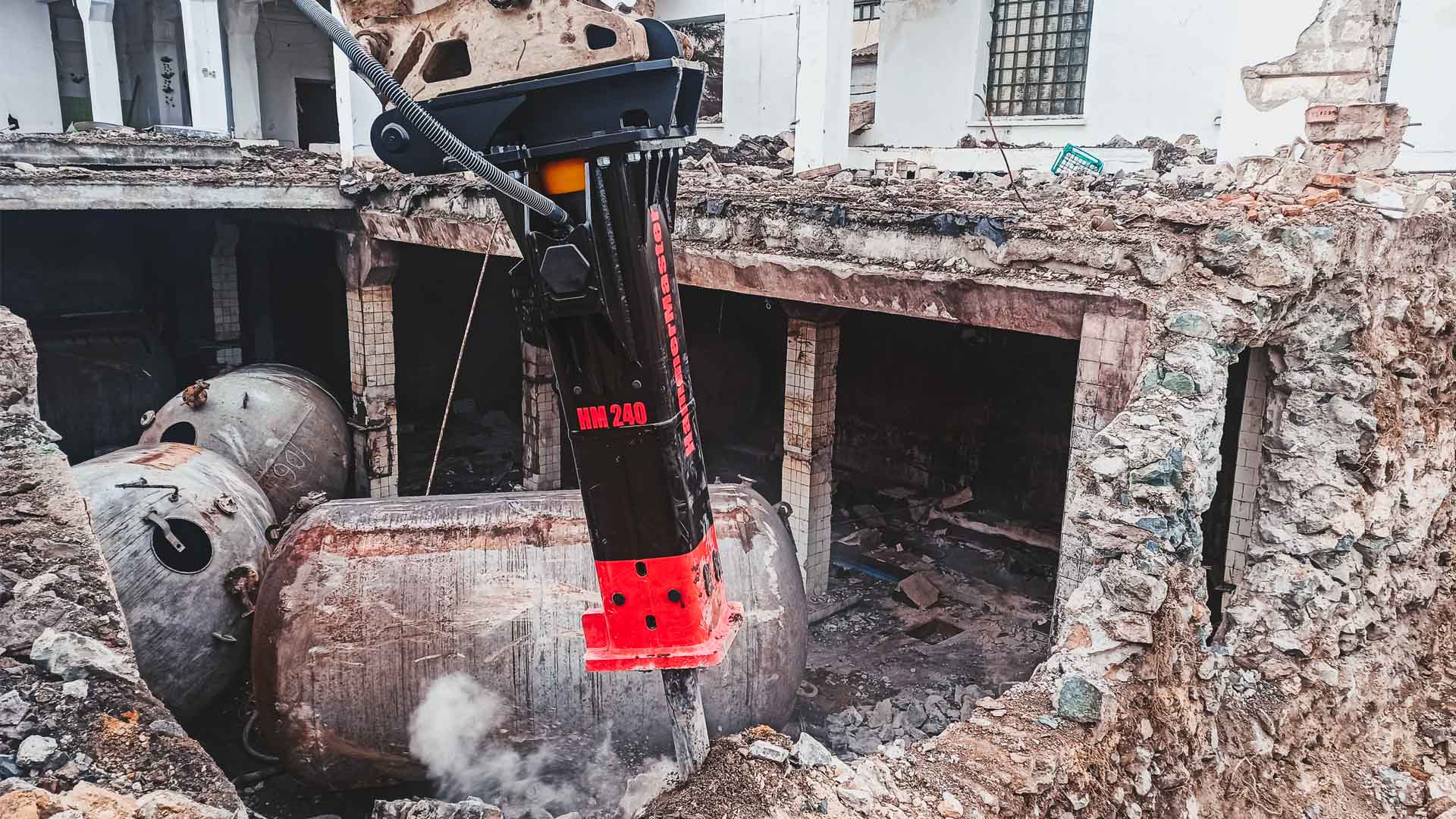 Гидромолот Hammermaster в работе