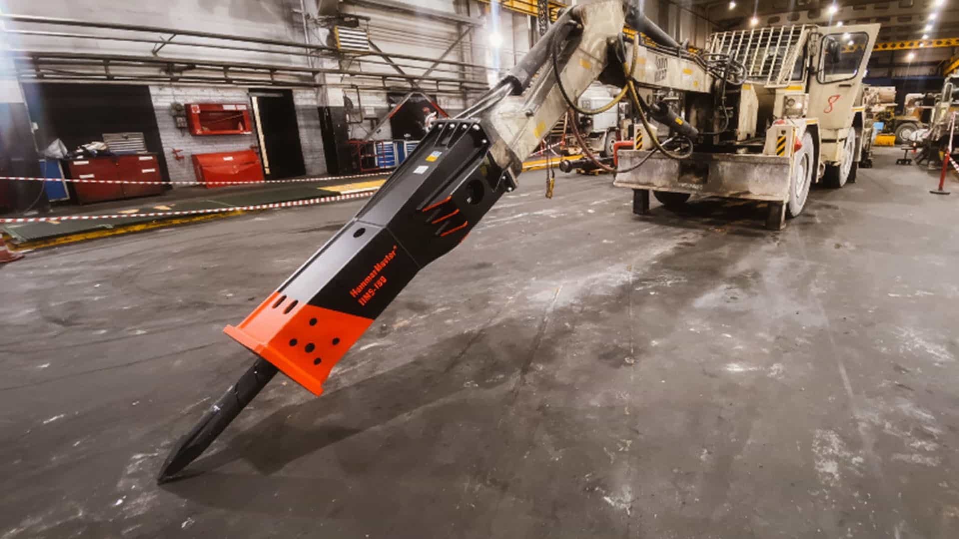 Фотография гидромолота HammerMaster HMS180 на складе